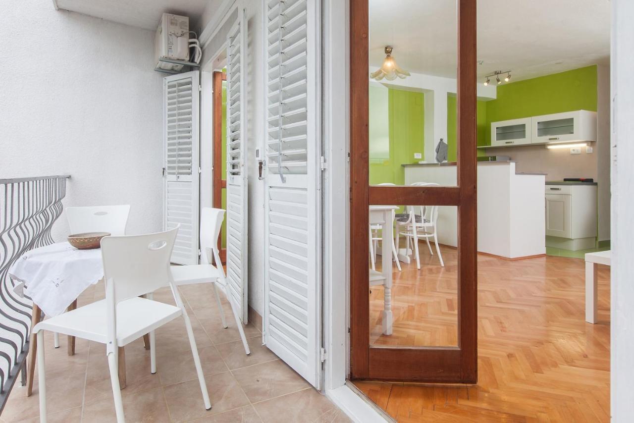 Vega Apartments Podgora Esterno foto
