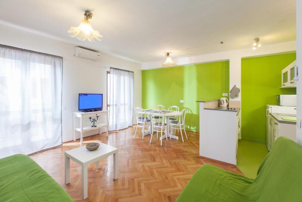 Vega Apartments Podgora Esterno foto